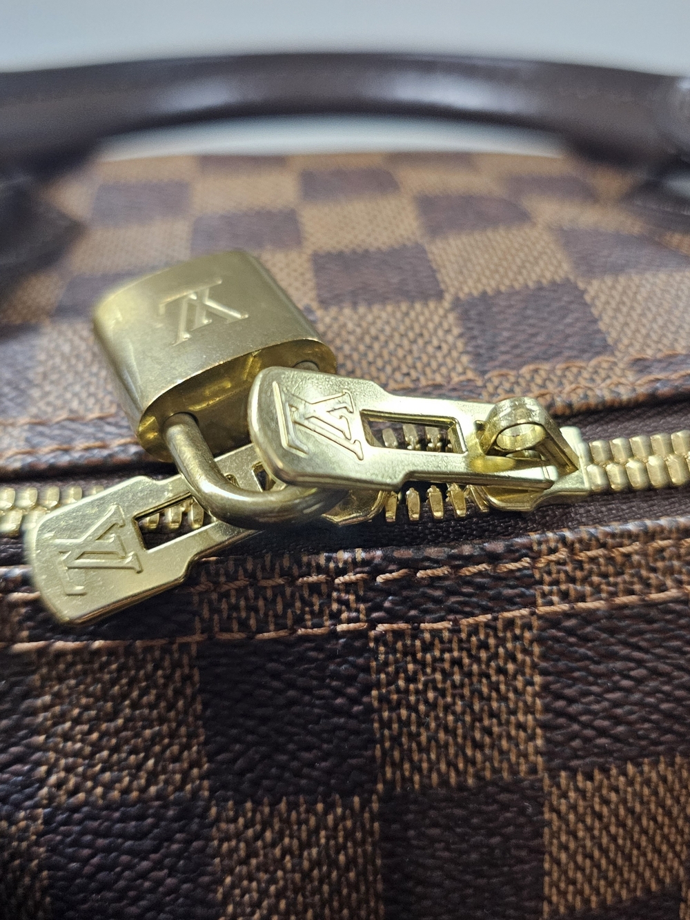 Louis Vuitton Damier Ebene Bandolier Satchel in Ebene 35cm - Picture 5 of 16